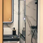 Climatise Avec Garage Au Coeur Du Centre Ancien *