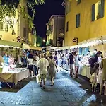 Climatise Avec Garage Au Coeur Du Centre Ancien Apartamento *