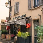 Climatise Avec Garage Au Coeur Du Centre Ancien Apartamento