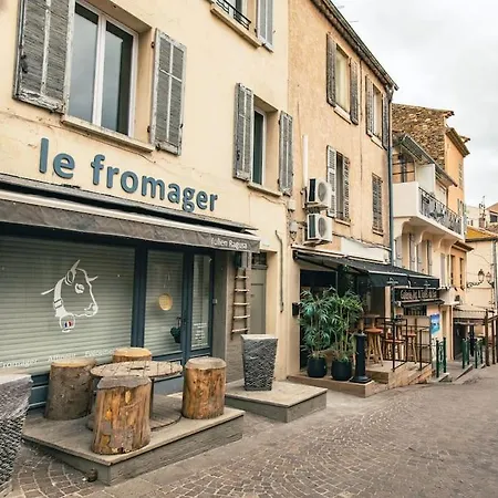 Climatise Avec Garage Au Coeur Du Centre Ancien Appartement Sainte-Maxime