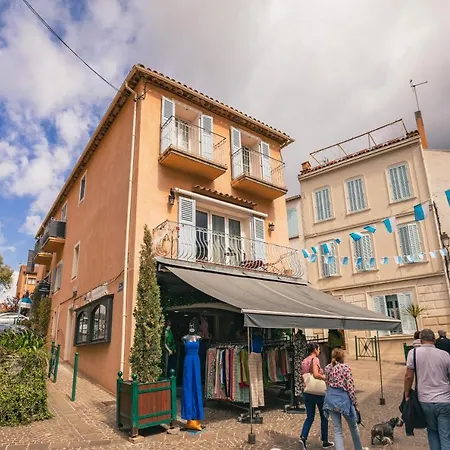 Climatise Avec Garage Au Coeur Du Centre Ancien * Sainte-Maxime