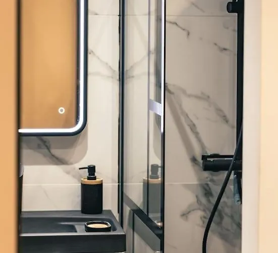 Climatise Avec Garage Au Coeur Du Centre Ancien *