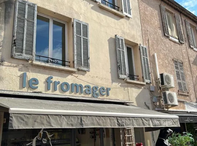 Climatise Avec Garage Au Coeur Du Centre Ancien Appartement *