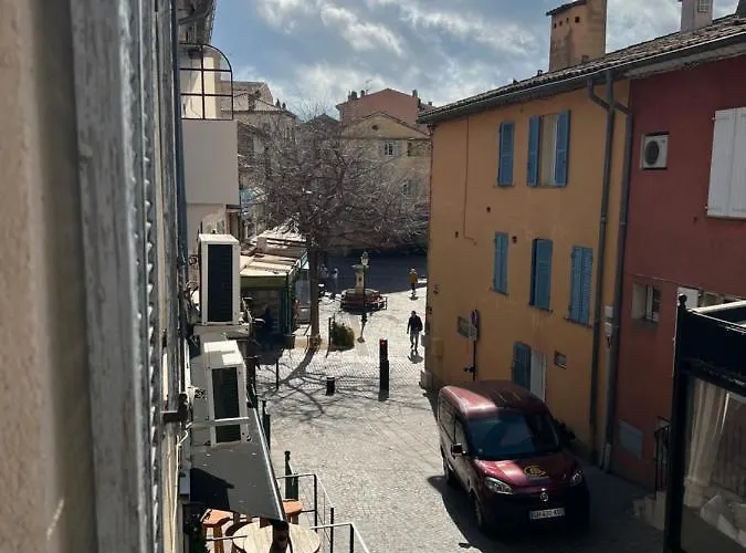 Appartement Climatise Avec Garage Au Coeur Du Centre Ancien Sainte-Maxime