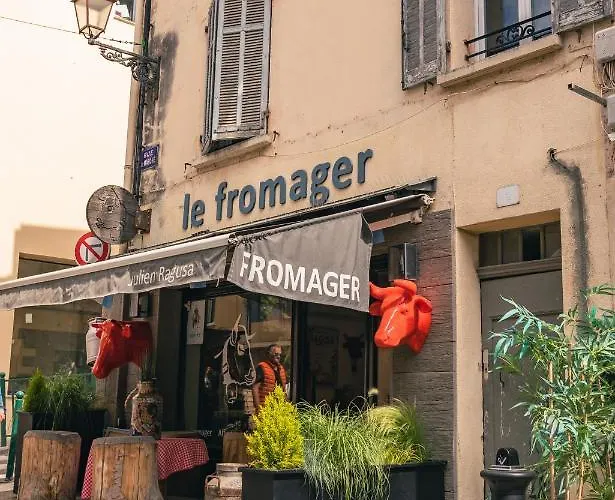 Climatise Avec Garage Au Coeur Du Centre Ancien Appartement