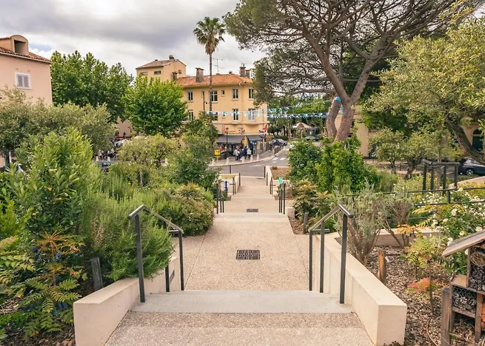 Climatise Avec Garage Au Coeur Du Centre Ancien Appartement Sainte-Maxime