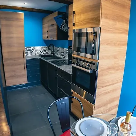 Climatise Avec Garage Au Coeur Du Centre Ancien Апартаменты