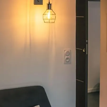 Climatise Avec Garage Au Coeur Du Centre Ancien Апартаменты