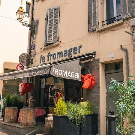 Climatise Avec Garage Au Coeur Du Centre Ancien Апартаменты