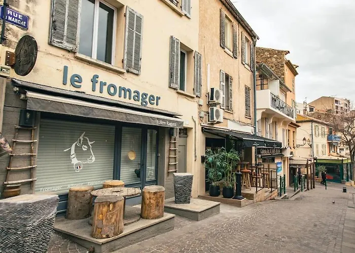 Climatise Avec Garage Au Coeur Du Centre Ancien Apartamento Sainte-Maxime