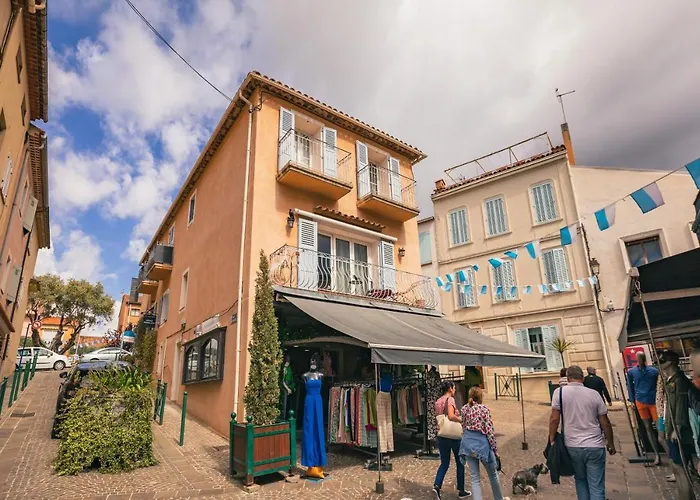 Climatise Avec Garage Au Coeur Du Centre Ancien * Sainte-Maxime
